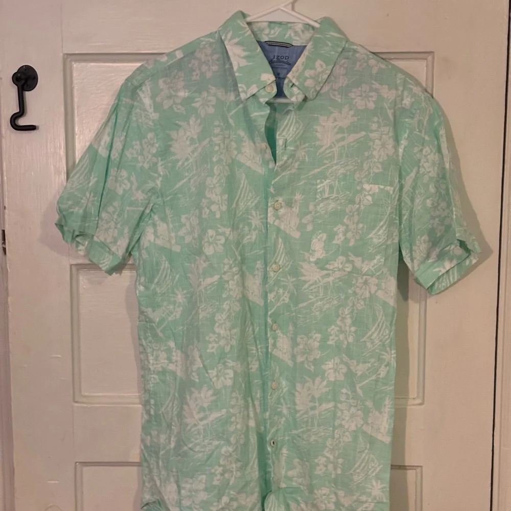 Button up - Picture 1 of 3